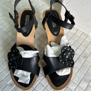 Kenneth Cole Wood Heel Black Leather Studded Rose Sandals, Excellent, size 7.5